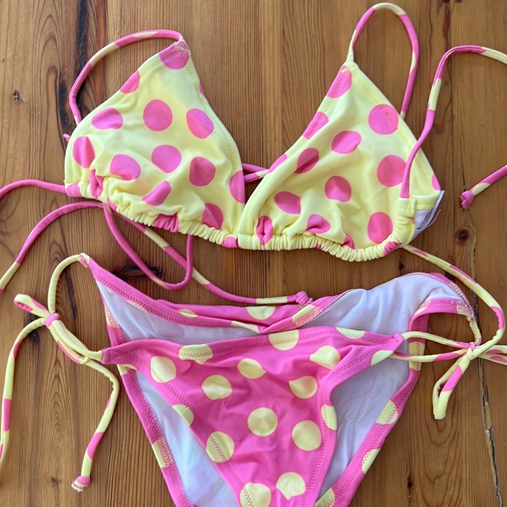 Brand New Victoria’s Secret Swim polka Dot Bikini, size: top is M, bottoms are S